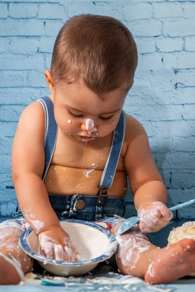 Party for one year baby boy with a set composed of ribbons, and brick wall paper and pancakes.