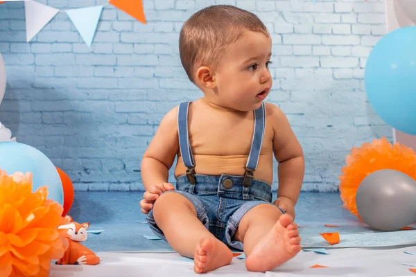 Fest För Ett Baby Pojke Med Uppsättning Bestående Ballonger Band — Stockfoto