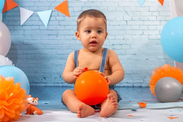 Fest För Ett Baby Pojke Med Uppsättning Bestående Ballonger Band — Stockfoto