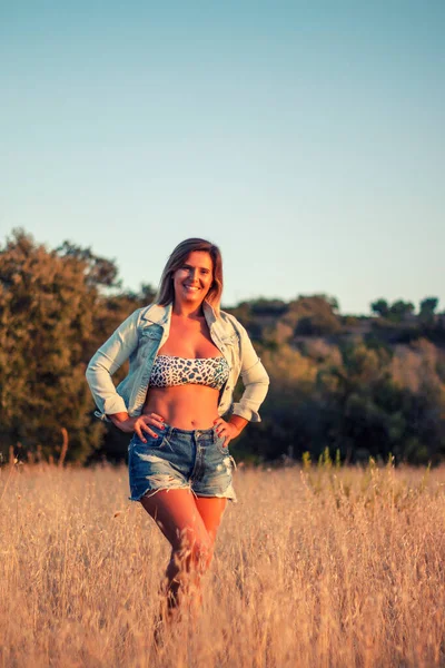 Woman Bikini Top Short Jeans Jacket Countryside Dry Grass Vegetation — Stock Photo, Image