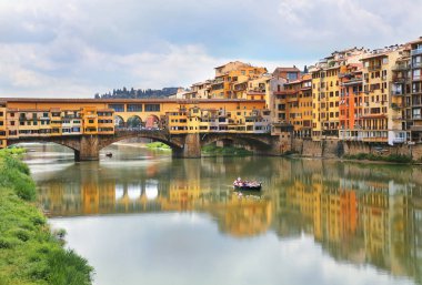 Görünüm Ponte Vecchio famour kemer köprü üzerinden Arno Nehri Floransa (Firenze), Tuscany, İtalya