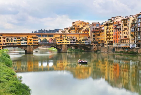 Kilátás Ponte Vecchio Famour Arch Hidat Arno Folyó Florence Firenze — Stock Fotó