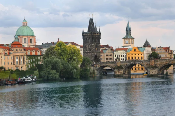 Prag Tschechische Republik Juni 2018 Ansicht Der Berühmten Karlsbrücke Karluv — Stockfoto