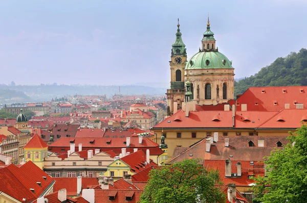 Wunderschönes Stadtbild Und Kuppel Der Nikolaikirche Über Den Roten Dächern — Stockfoto