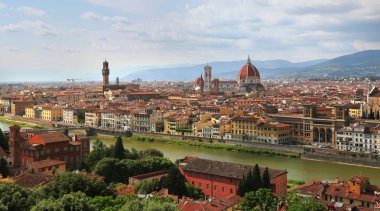 Floransa Katedrali (Duomo Santa Maria Del Fiore) ve Palazzo Vecchio görünümünde akşam sırasında Floransa manzarası Floransa, İtalya