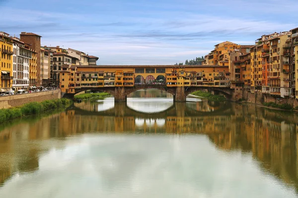 Görünüm Ponte Vecchio Ünlü Kemer Köprü Üzerinden Arno Nehri Floransa — Stok fotoğraf