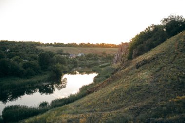 Nehri dağlarda güzel gün batımı