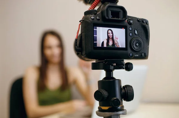 Beautiful Emotional Girl Blogger Using Internet Communicates Her Subscribers Remote — Stock Photo, Image