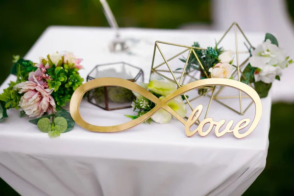 Outdoor Wedding Ceremony Bride Groom Decorated Table Fresh Flowers Infinity — Stock Photo, Image