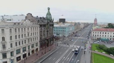 Güneşli bir yaz aylarında Nevsky prospect. Nevsky havadan görünümüdür. Uçağı ile ev şarkıcı videoları.