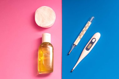 El antiseptiği, pamuk pedleri, elektronik ve cıva termometresi