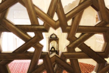 Yukarıdan minbar manzarası. Tahta çit. İslam camii.