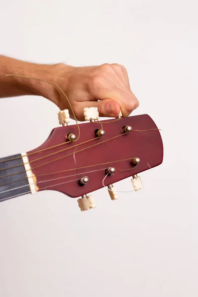 Hij Gitaar Aan Het Stemmen Goed Plan Houten Gitaar — Stockfoto