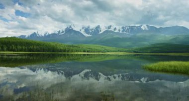 Altay dağlarında Timelapse göl Dzhangyzkol