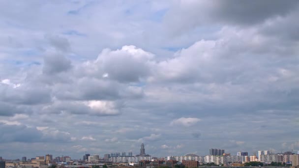 在莫斯科上空运行的云 — 图库视频影像