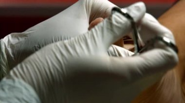 Mesleği doktor. Ana, paramedikal pedikür çalışmalarını.