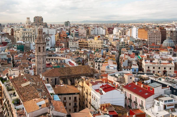 Valencia, İspanya - 10 Ekim 2018: Görünümünden Torre del Micalet Kulesi şehir merkezine. Valencia panorama yükseklikten.