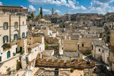 Matera, İtalya - 16 Nisan 2019: Matera Panoraması, İtalya. Eski Kent, Unesco Dünya Mirası Listesi'nde yer almaktadır. Matera 2019 Avrupa Kültür Başkenti'nin İtalyan ev sahibi ilan edildi.