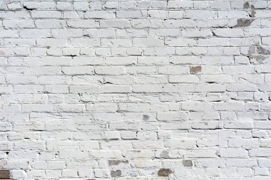 beyaz boya, su, mimari arka plan akıştan duvardaki hasar ile boyalı kabartma doku eski tuğla duvar