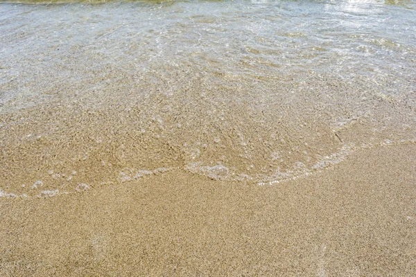 Costa Del Mar Con Olas Playa Arena Claro Día Soleado —  Fotos de Stock