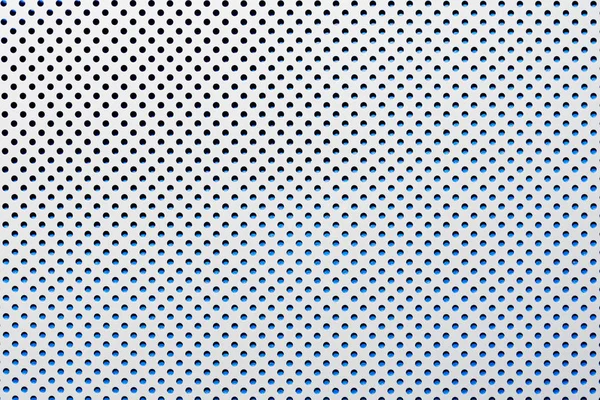 metal, mavi daireler ve gölgeler, yuvarlak delik bir sürü beyaz yüzey dokusu üzerinde gri arka plan dayalı