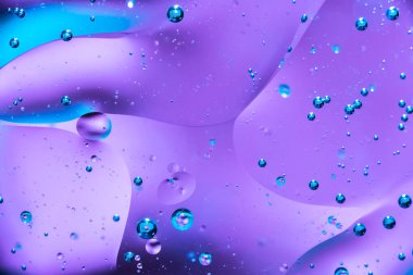 Su ve petrol kabarcık mavi arka plan. Güzel su ve petrol kabarcık arka plan, büyük ve küçük kabarcıklar ile makro çekim