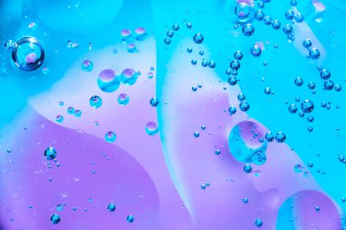 Su ve petrol kabarcık mavi arka plan. Güzel su ve petrol kabarcık arka plan, büyük ve küçük kabarcıklar ile makro çekim