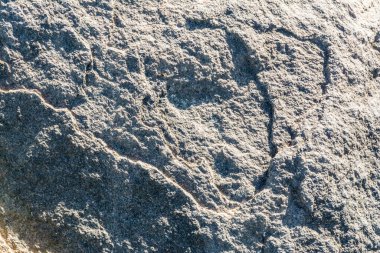 Mağara kaya duvarının yüzeyi, gri taş dokusu soyut arkaplan.