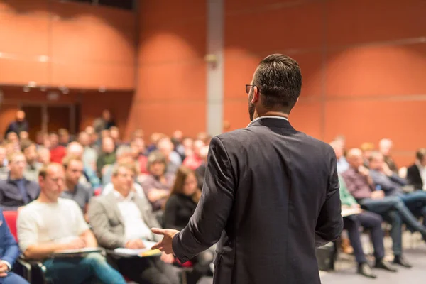 Veřejný řečník přednáší na Business Event. — Stock fotografie