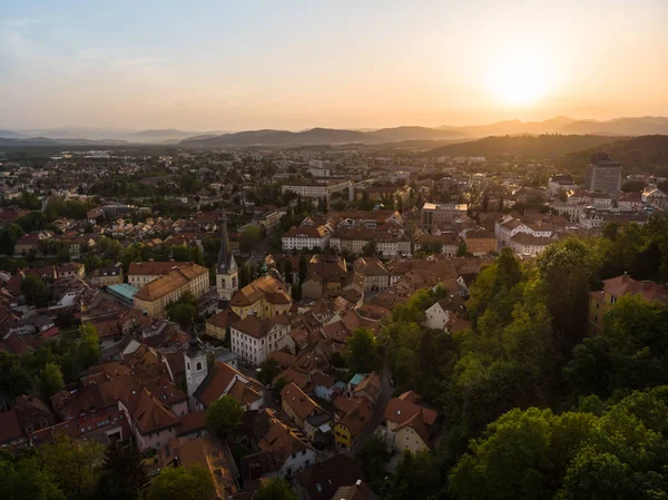 Vista aérea del antiguo centro medieval de Liubliana, capital de Eslovenia. — Foto de Stock