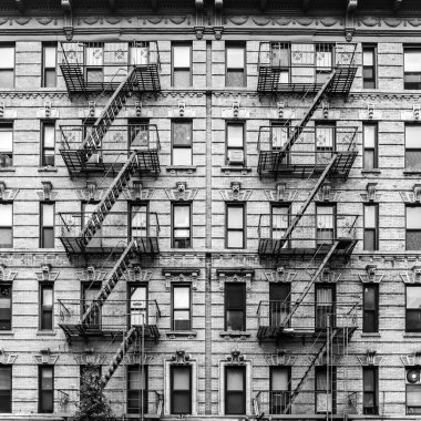 new York'ta bir apartman binası yangın çıkışı