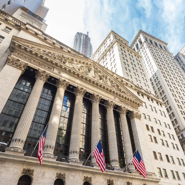 Exterior da Bolsa de Valores de Nova Iorque, Wall Street, Lower Manhattan, Nova Iorque, EUA . — Fotografia de Stock