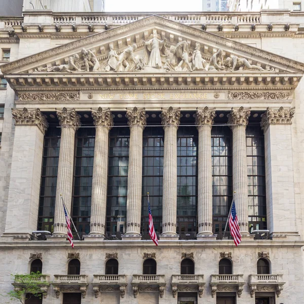 ニューヨーク証券取引所、ウォール街より低いマンハッタン、ニューヨーク市、米国の外観. — ストック写真