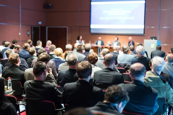 Publiek in de collegezaal. — Stockfoto