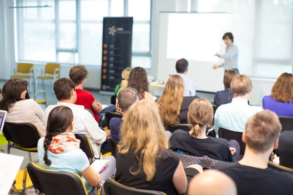 Přednášející na obchodní konferenci. — Stock fotografie