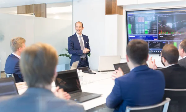 Presentación de negocios sobre la reunión corporativa. Concepto de empresa. — Foto de Stock