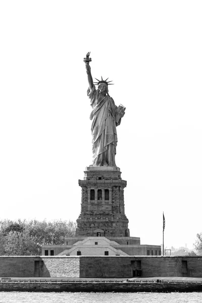 Estatua de la Libertad, Nueva York, EE.UU. Foto en blanco y negro . — Foto de Stock