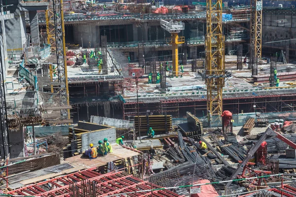 Obras modernas sitio de restricción de edificio. —  Fotos de Stock