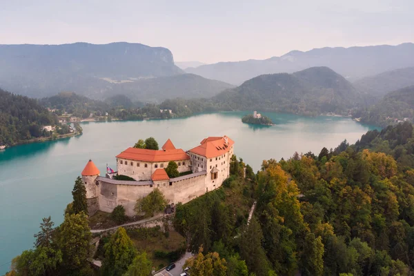 斯洛文尼亚布莱德湖上的中世纪城堡 — 图库照片