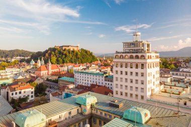 Ljubljana, Slovenya'nın başkenti batımında Cityscape.