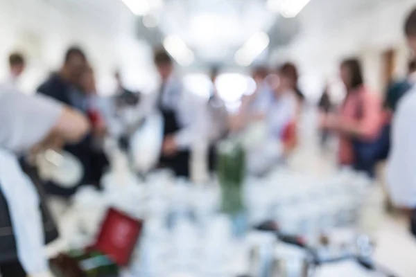 Imagem azulada dos empresários na pausa para o café na reunião da conferência. — Fotografia de Stock