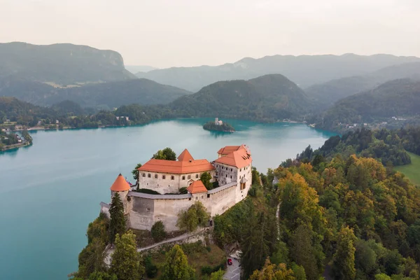 Castello medievale sul lago di Bled in Slovenia — Foto Stock