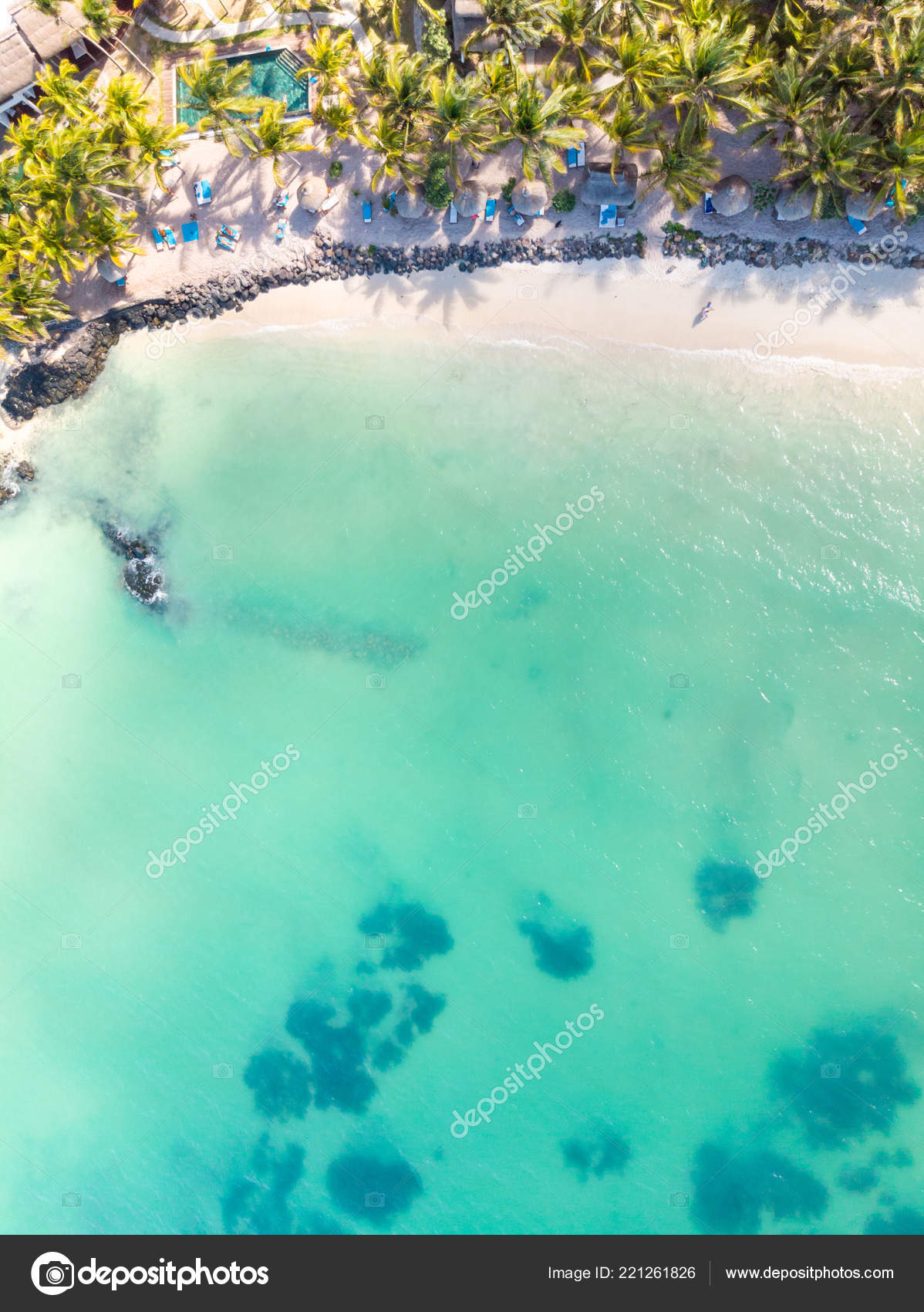 Vue Aérienne De Létonnante Plage De Sable Blanc Tropicale