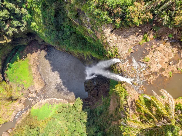 Αεροφωτογραφία πάνω προοπτική: Φλικ Αν Φλακ καταρράκτη στη ζούγκλα τροπικό νησί του Μαυρίκιου. — Φωτογραφία Αρχείου