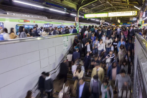 Heure de pointe dans le métro de Tokyo — Photo