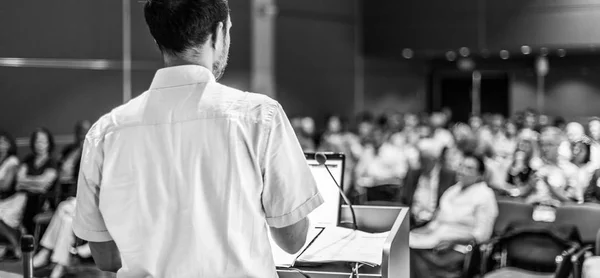 Veřejný řečník přednáší na Business Event. — Stock fotografie