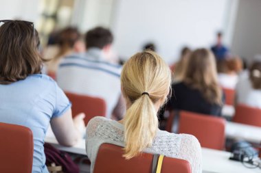 Konferans salonunun Üniversitesi'nde akademik tanıtımı.