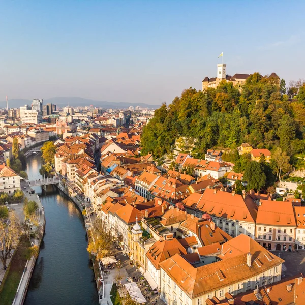 Město Lublaň, hlavní město Slovinska v teplém odpoledním slunci. — Stock fotografie