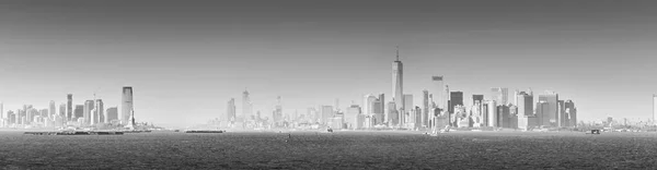 .Panoramic view of Lower Manhattan and Jersey City from Staten Island, New York City, USA — Stock Photo, Image