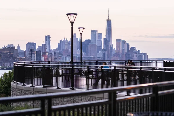 Boulevard East Vista del horizonte de la ciudad de Nueva York . —  Fotos de Stock